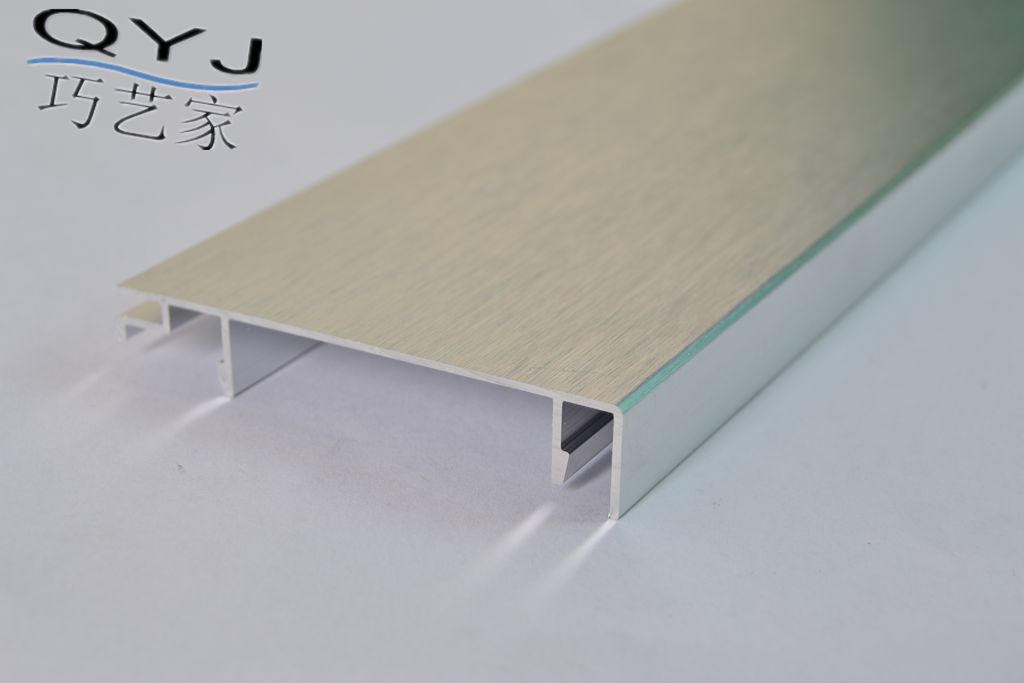 鋁合金踢腳線，巧藝牌66