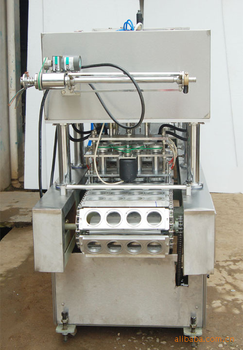 CD-系列機械傳動飲料自動灌裝封蓋機012
